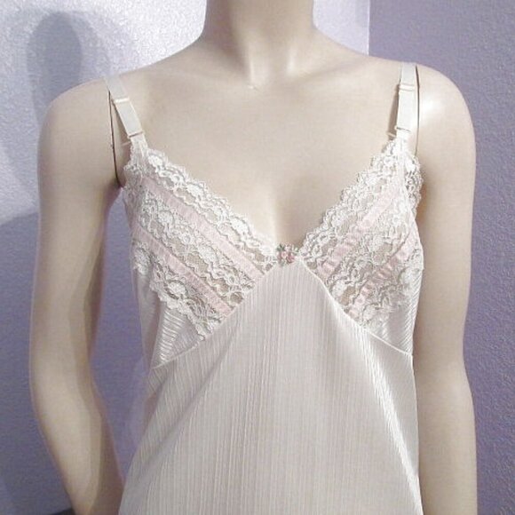 VINTAGE Avon CHEMISE Slip DRESS Size M CROCHET Lace V-NECK Coquette USA MADE - Picture 2 of 12